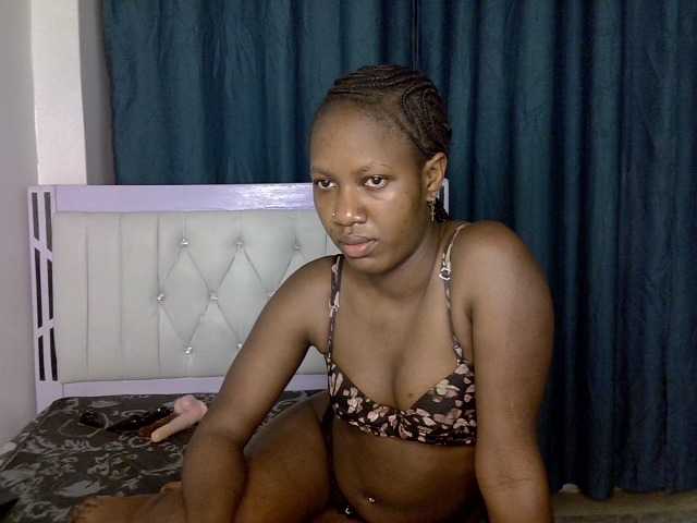 Prettyluxe live cam on BongaCams