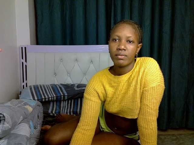 Prettyluxe live cam on BongaCams