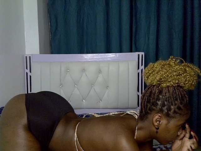 Prettyluxe live cam on BongaCams