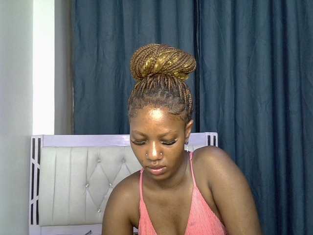 Prettyluxe live cam on BongaCams
