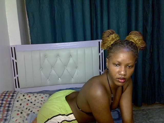 Prettyluxe live cam on BongaCams