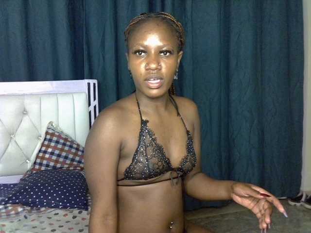 Prettyluxe live cam on BongaCams
