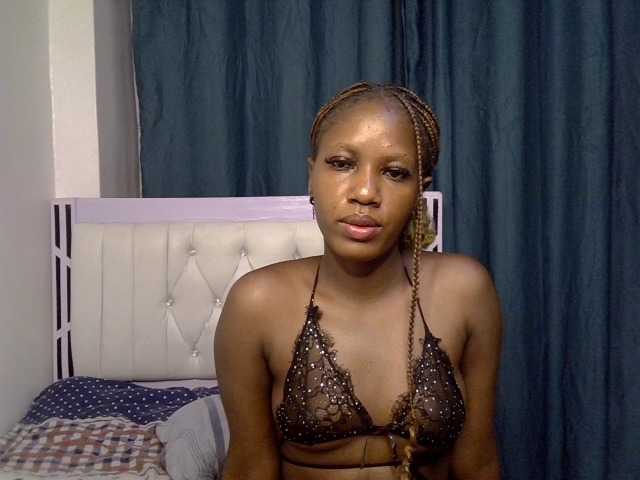 Prettyluxe live cam on BongaCams