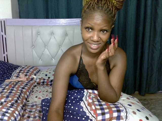 Prettyluxe live cam on BongaCams