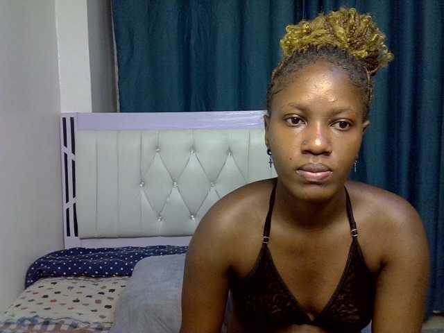 Prettyluxe live cam on BongaCams