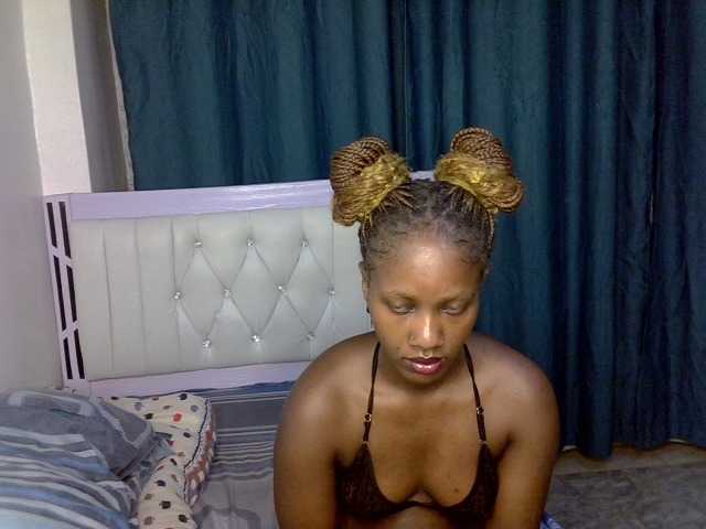 Prettyluxe live cam on BongaCams