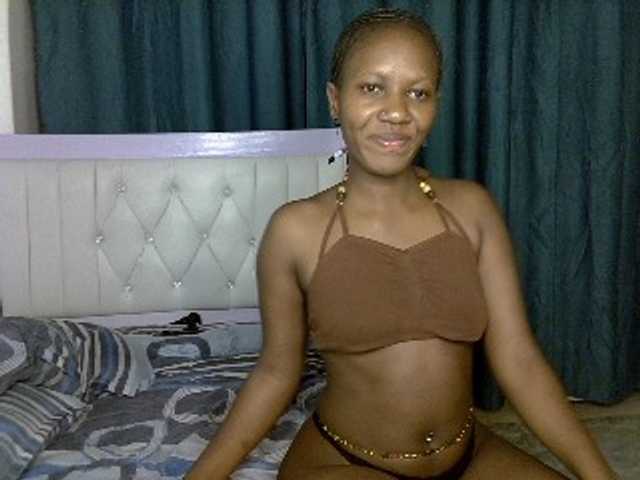 Prettyluxe live cam on BongaCams