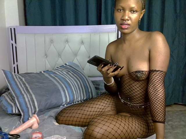 Prettyluxe live cam on BongaCams