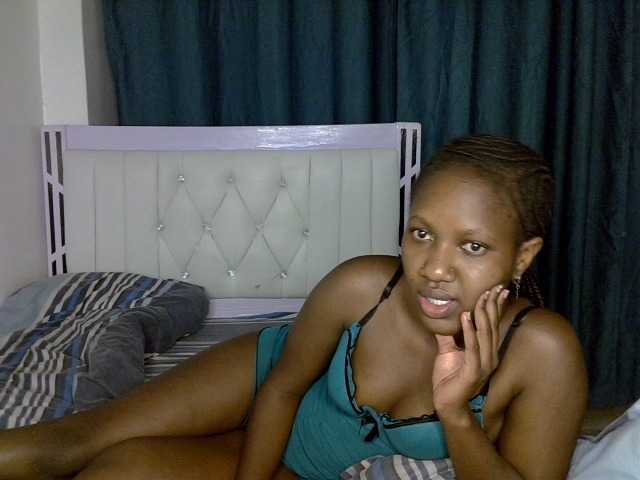 Prettyluxe live cam on BongaCams