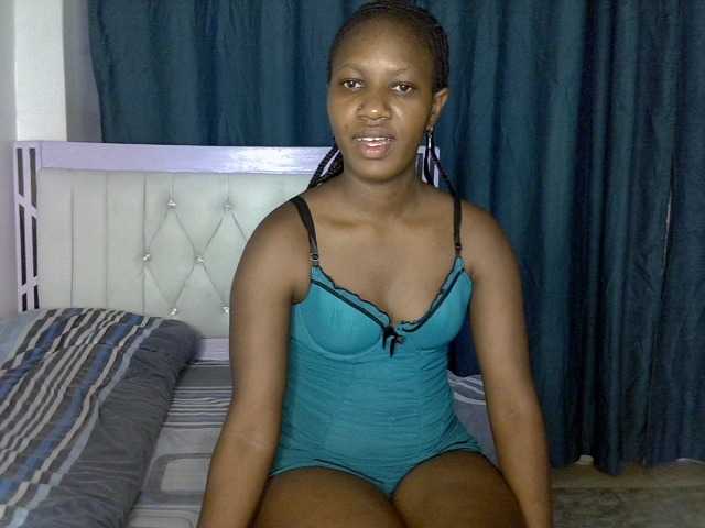 Prettyluxe live cam on BongaCams