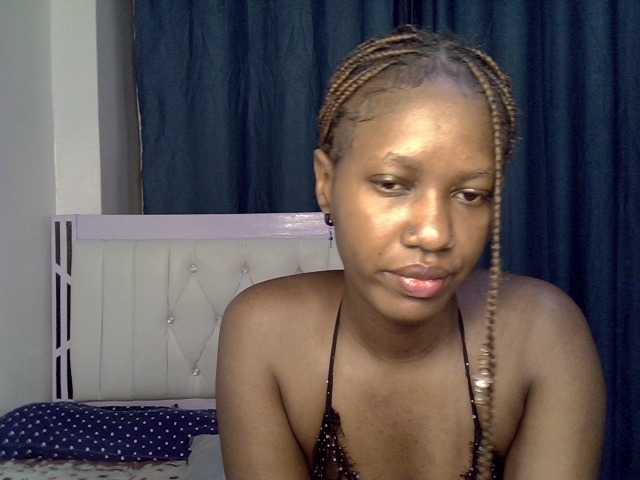 Prettyluxe live cam on BongaCams