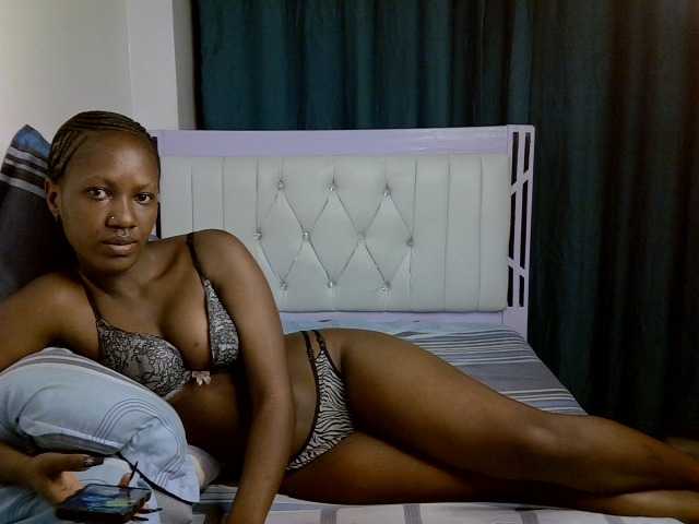 Prettyluxe live cam on BongaCams