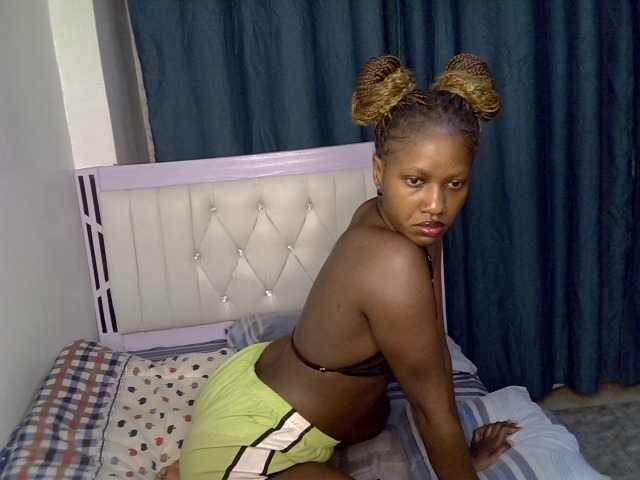 Prettyluxe live cam on BongaCams
