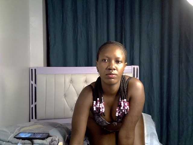 Prettyluxe live cam on BongaCams
