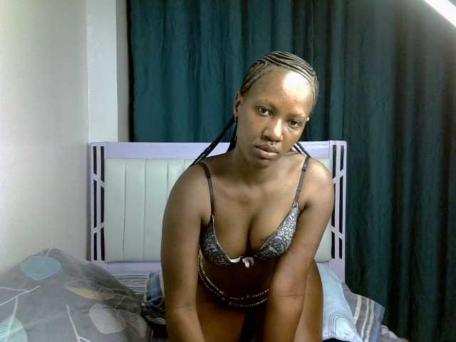 Prettyluxe live cam on BongaCams