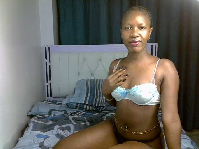 Prettyluxe live cam on BongaCams