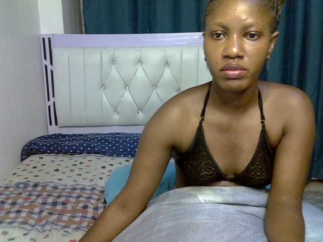 Prettyluxe live cam on BongaCams
