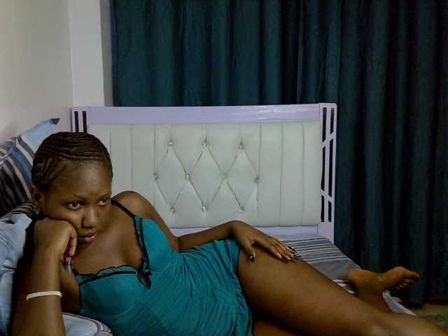 Prettyluxe live cam on BongaCams