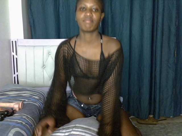 Prettyluxe live cam on BongaCams