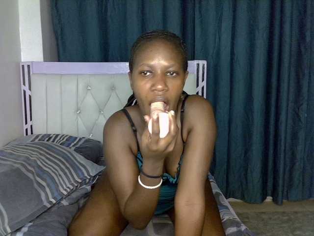 Prettyluxe live cam on BongaCams