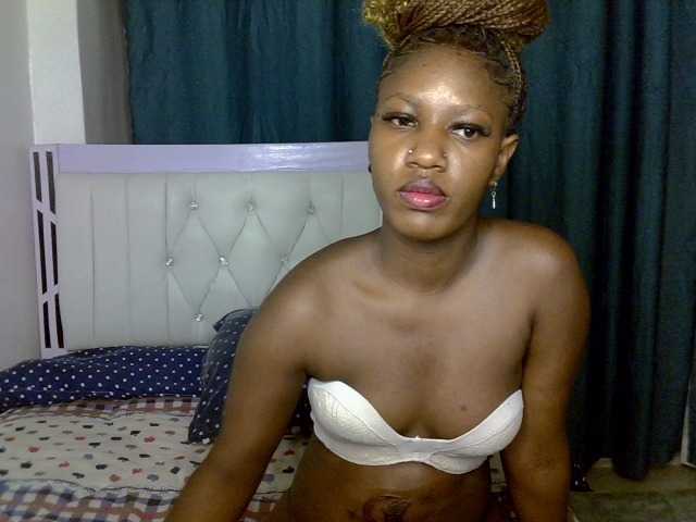 Prettyluxe live cam on BongaCams