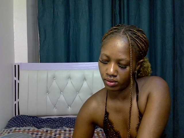Prettyluxe live cam on BongaCams