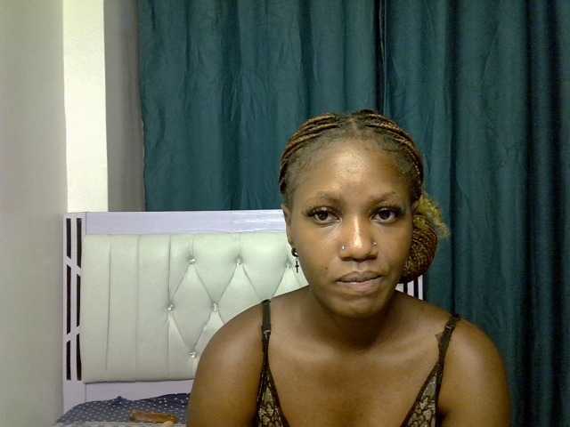 Prettyluxe live cam on BongaCams