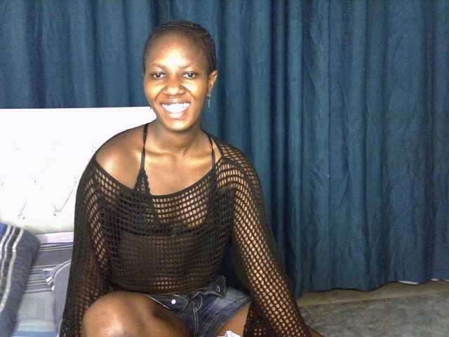 Prettyluxe live cam on BongaCams