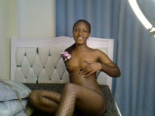 Prettyluxe live cam on BongaCams