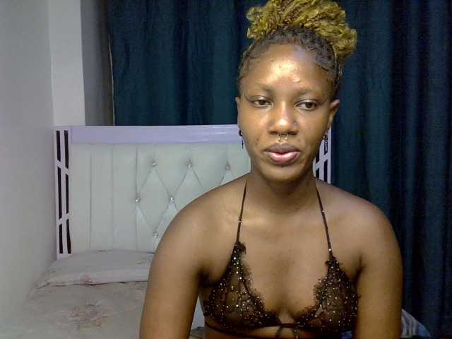 Prettyluxe live cam on BongaCams