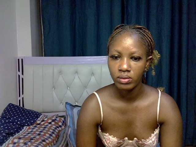 Prettyluxe live cam on BongaCams