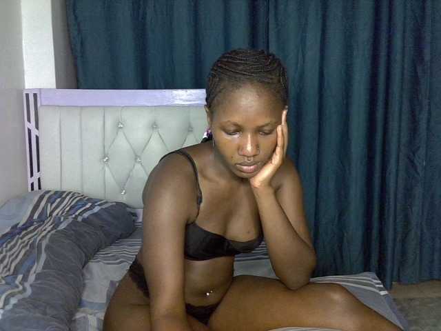 Prettyluxe live cam on BongaCams