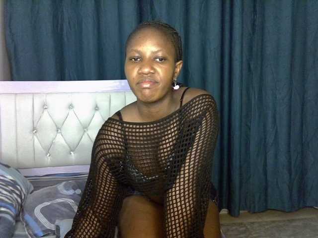 Prettyluxe live cam on BongaCams