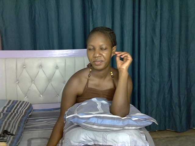 Prettyluxe live cam on BongaCams