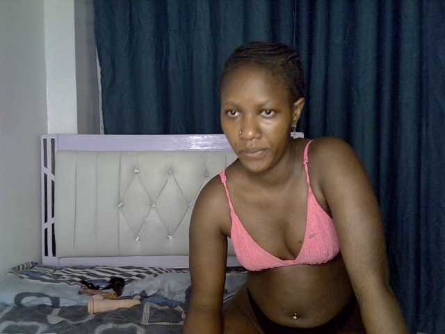 Prettyluxe live cam on BongaCams
