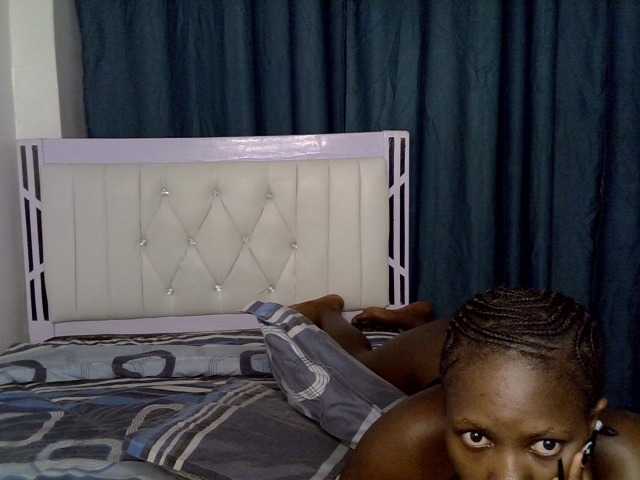 Prettyluxe live cam on BongaCams