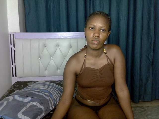 Prettyluxe live cam on BongaCams