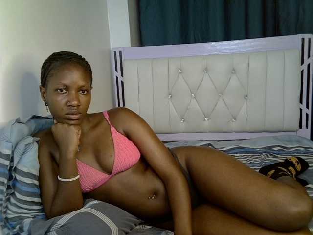 Prettyluxe live cam on BongaCams