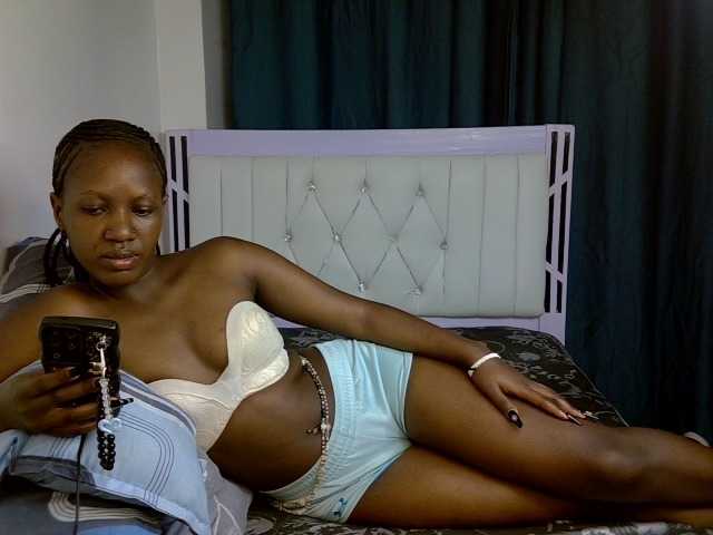 Prettyluxe live cam on BongaCams