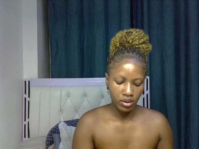 Prettyluxe live cam on BongaCams