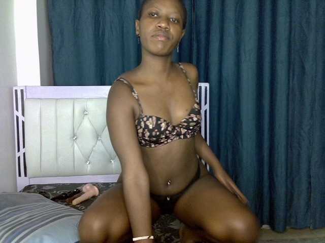 Prettyluxe live cam on BongaCams