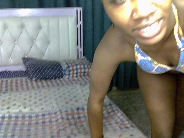 Prettyluxe live cam on BongaCams
