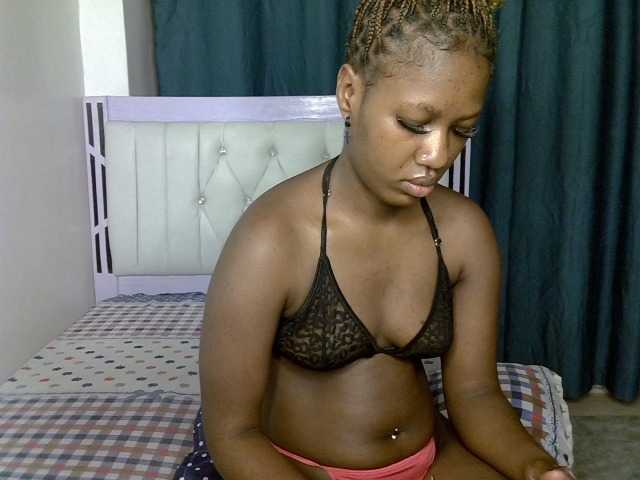 Prettyluxe live cam on BongaCams