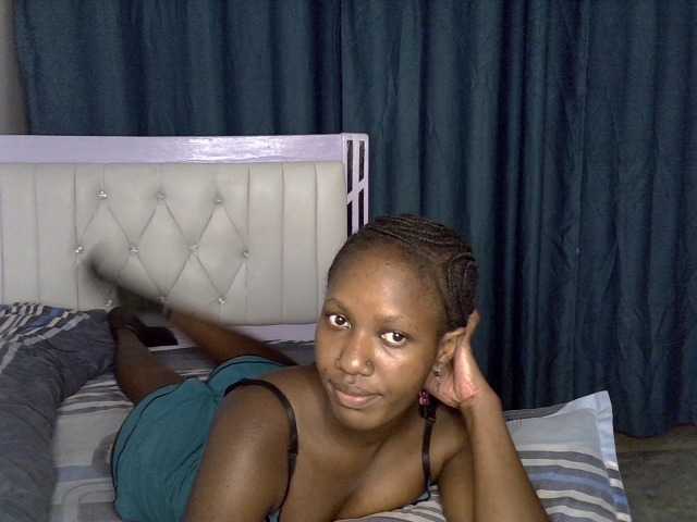 Prettyluxe live cam on BongaCams