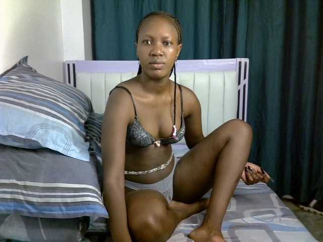 Prettyluxe live cam on BongaCams