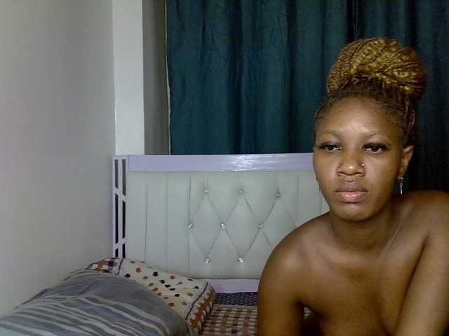 Prettyluxe live cam on BongaCams
