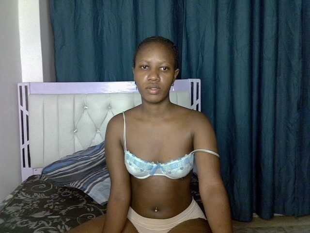 Prettyluxe live cam on BongaCams