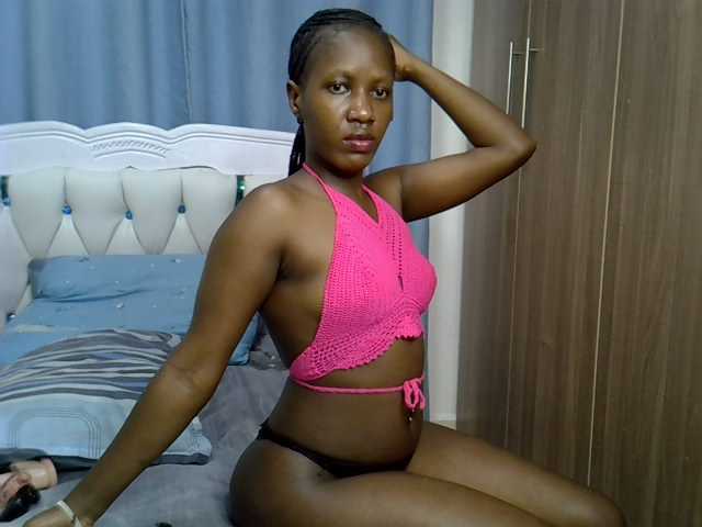 Prettyluxe live cam on BongaCams