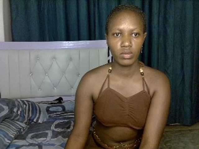 Prettyluxe live cam on BongaCams