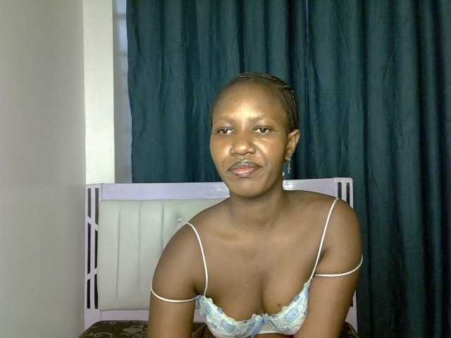 Prettyluxe live cam on BongaCams